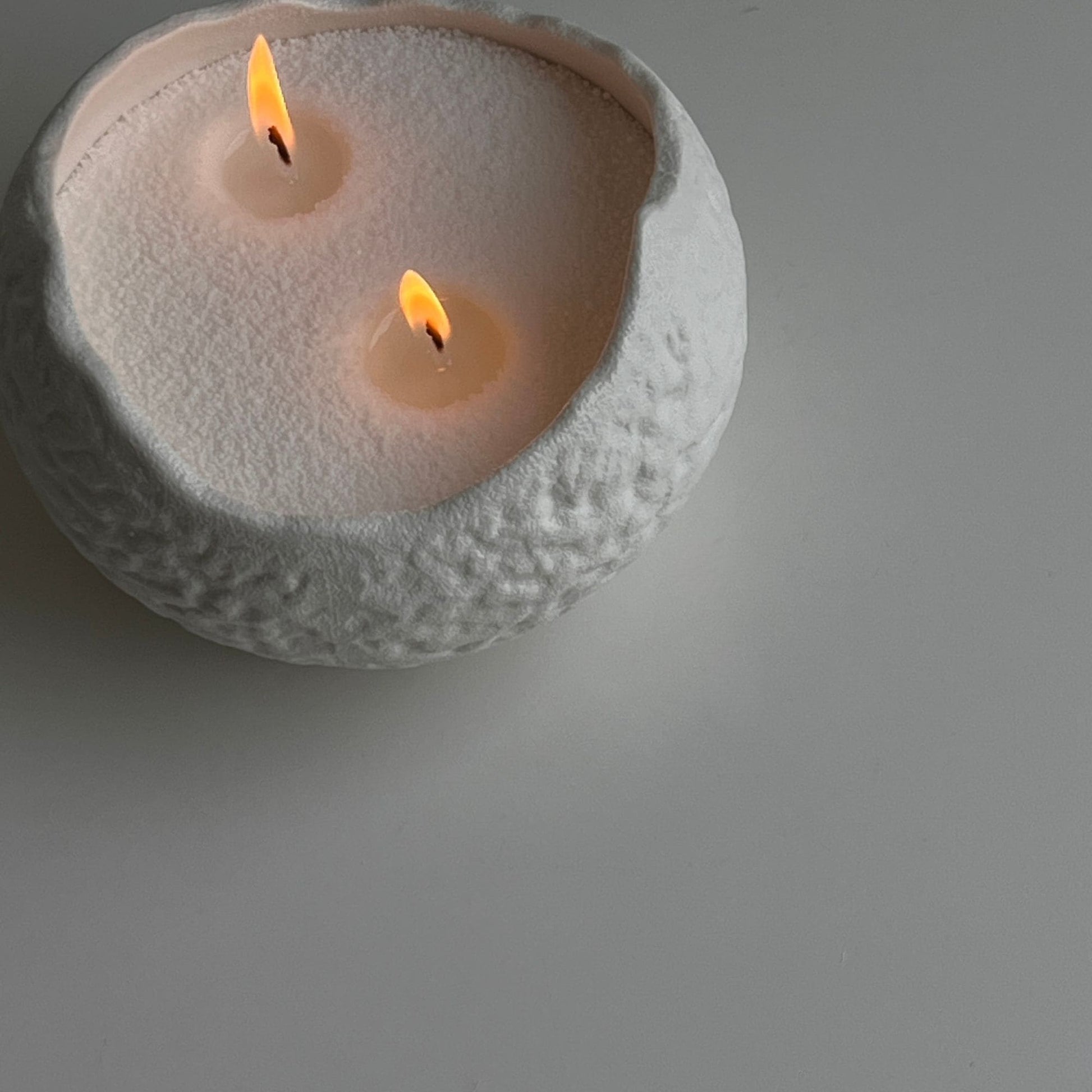 FLAMMÉ Lumi Bowl filled with reusable candle dust wax