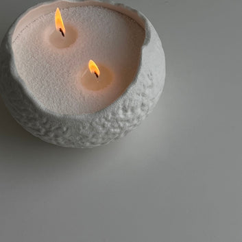 FLAMMÉ Lumi Bowl filled with reusable candle dust wax
